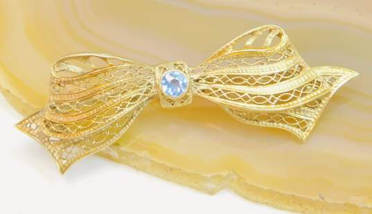 Vintage 14K Gold Sapphire Accented Spun Filigree Ribbon Bow Brooch 4.5g image number 1