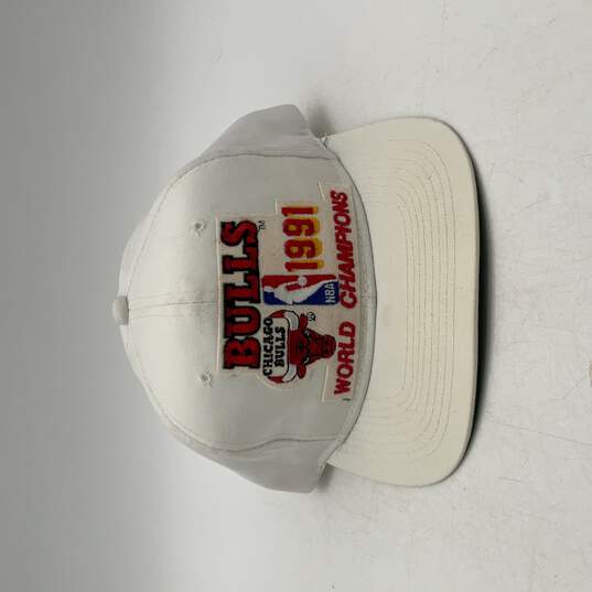 NBA Mens White World Champions 1991 Chicago Bulls Basketball Hat One Size image number 1