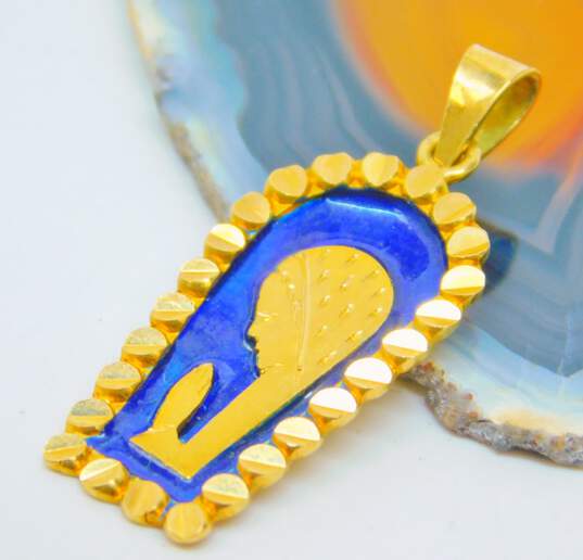 18K Yellow Gold Blue Enamel Blessed Mother Virgin Mary Pendant 3.9g image number 3