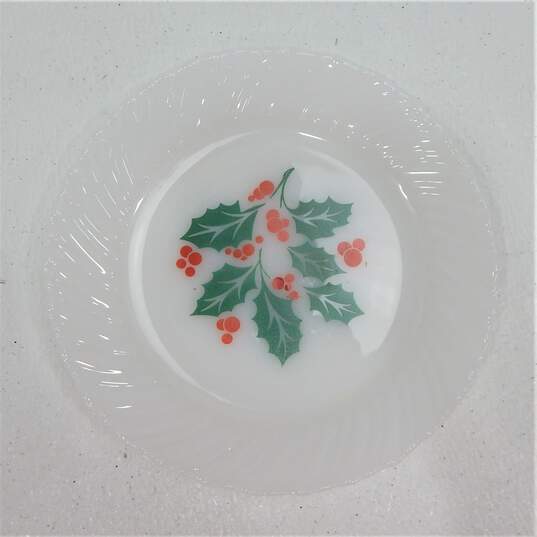 Vintage Termocrisa Crisa Christmas Holly Berry Milk Glass Salad Plates Set of 5 image number 10