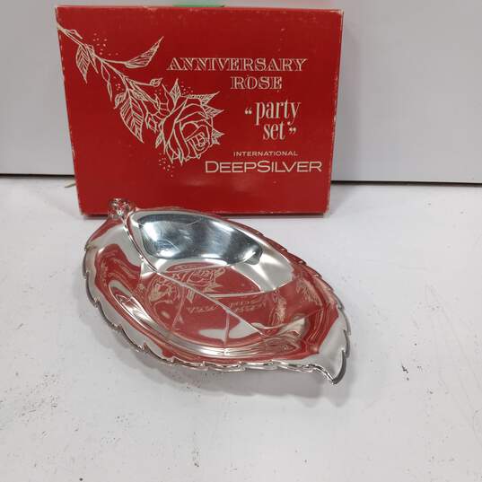 International Deep Silver Anniversary Rose Party Tray image number 1