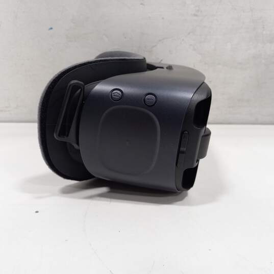 Samsung Gear VR w/ Controller In Box image number 6
