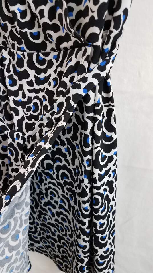 Abstract Short Sleeve Wrap Dress - S image number 4