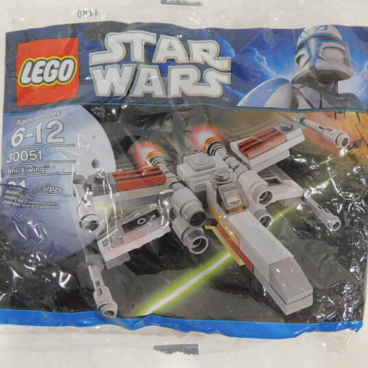 LEGO BrickHeadz Star Wars Sealed 75317 The Mandalorian & The Child w/ Mini X-wing & TIE-Fighter image number 3