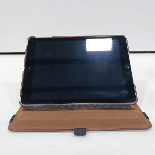 Apple iPad Model: A1475 Air Silver Tone w/Brown Leather Case image number 1