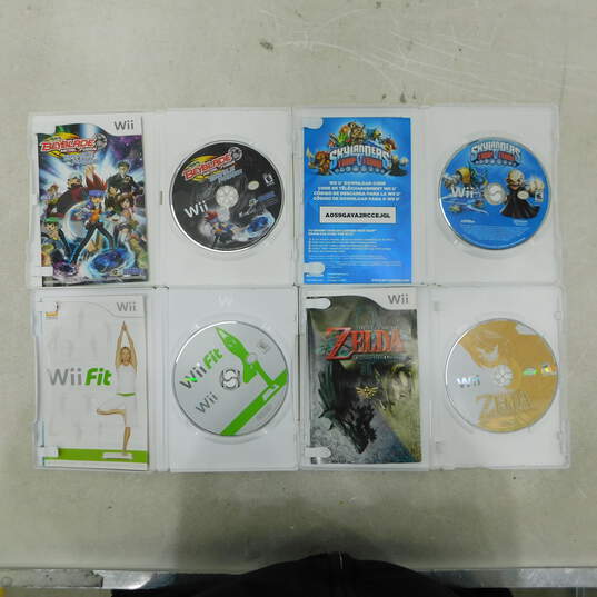 Nintendo Wii w/ 4 Games image number 9