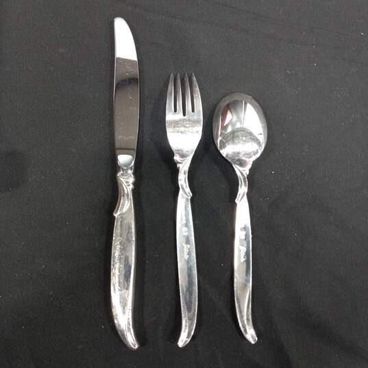 1847 Rogers Bros America's Finest Silverplate Flatware Set In Tarnish-Resisting Chest image number 6