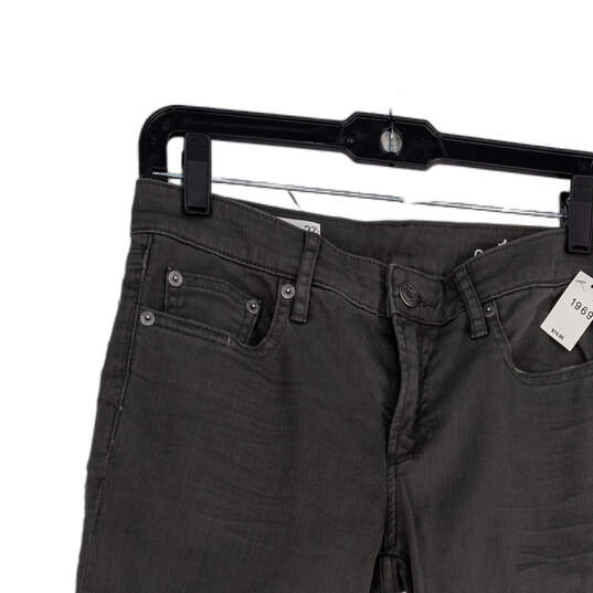 NWT Womens Gray Denim Medium Wash 5-Pocket Design Skinny Leg Jeans Size 27 image number 3