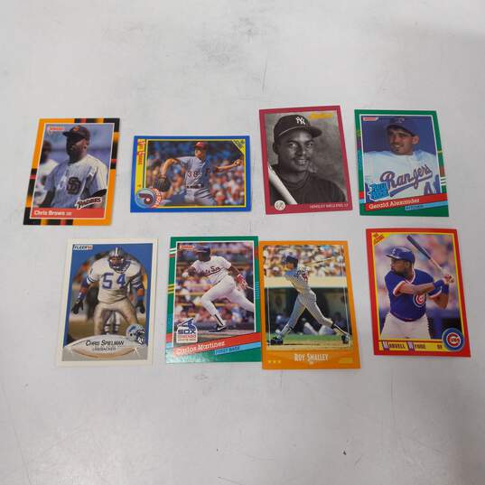 Bundle of Assorted Baseball Sports Cards image number 5