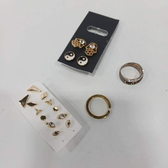 Bundle of Assorted Black and Gold Tone Jewelry image number 2