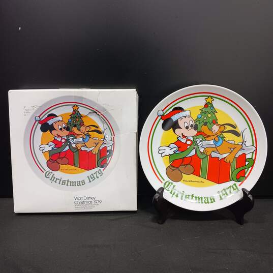 Schmid/Disney Mickey Mouse 1979 Christmas Collector Plate image number 1