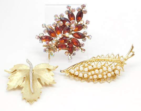 Vintage Park Lane Hollywood & Fashion Icy Rhinestone & Faux Pearl Gold Tone Statement Brooches 79.3g image number 1