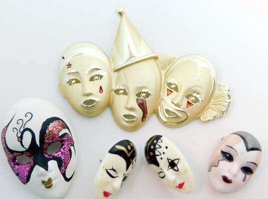 Fancy Faces & Vintage Porcelain Painted Drama Mask Pendant Necklace Post Earrings & Clown & Mime Enamel & Glitter Brooches 59g image number 4