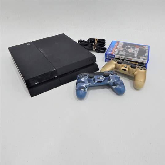 Sony Playstation 4 500gb w/2 Controllers And 3 Games. image number 1