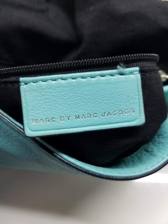 AUTHENTICATED Marc by Marc Jacobs Turquoise Leather Foldover Crossbody Bag image number 6