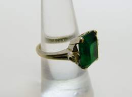 Vintage 10K White Gold Green Glass & Spinel Side Stones Ring 4.2g alternative image