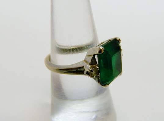 Vintage 10K White Gold Green Glass & Spinel Side Stones Ring 4.2g image number 2