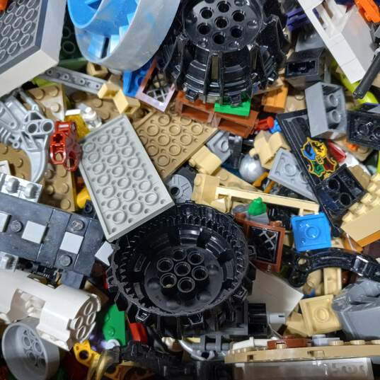 9lbs Assorted LEGO Building Bricks & Pieces Bundle image number 4