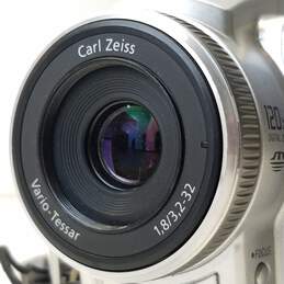 Sony Handycam DCR-HC65 MiniDV Camcorder FOR PARTS OR REPAIR alternative image