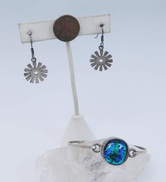 Artisan 925 Blue Dichroic Art Glass Circle Tension Bangle Bracelet & Unique Flower Drop Earrings 15.2g image number 4