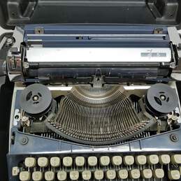 Adler J 5 Typewriter in Case - UNTESTED FOR PARTS/REPAIR alternative image
