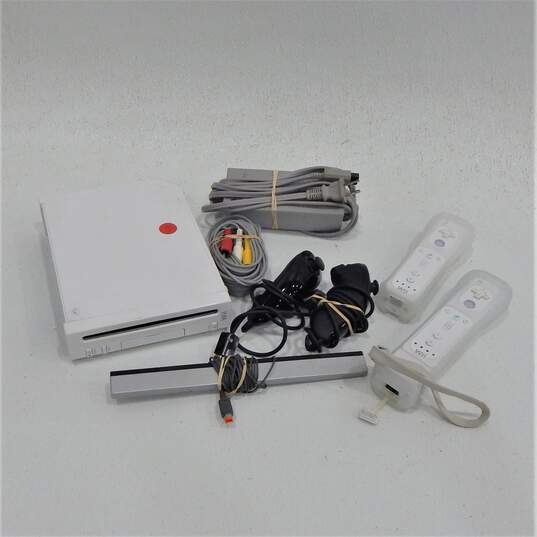 Nintendo Wii w/2 Controllers image number 1