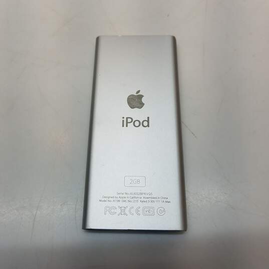 Apple iPod Nano 2nd Gen 2GB Silver A1199 image number 3