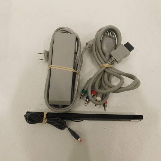 Nintendo Wii  w/2 Games and 2 Controllers image number 7