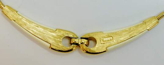 Vintage Crown Trifari Gold Tone & Cream Modernist Pendant Necklace 18.5g image number 4