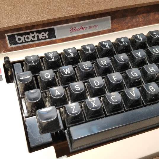 Brother Electric 3012 Electronic Typewriter image number 3