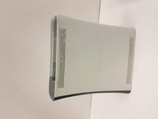 Microsoft XBOX 360 Console For Parts or Repair image number 3
