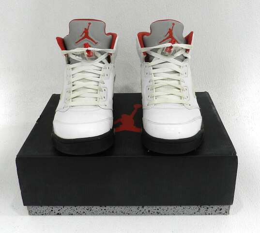 Jordan 5 Retro Fire Red Men's Shoe Size 10 image number 1