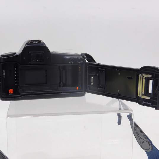 Canon EOS Rebel 35mm Film Camera w/ Case & Accessories image number 7