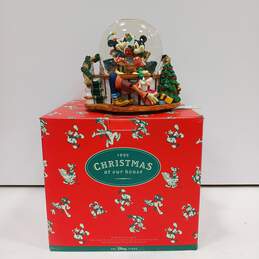 Disney Mickey & Minnie Santa Clause Is Coming To Town Snow Globe