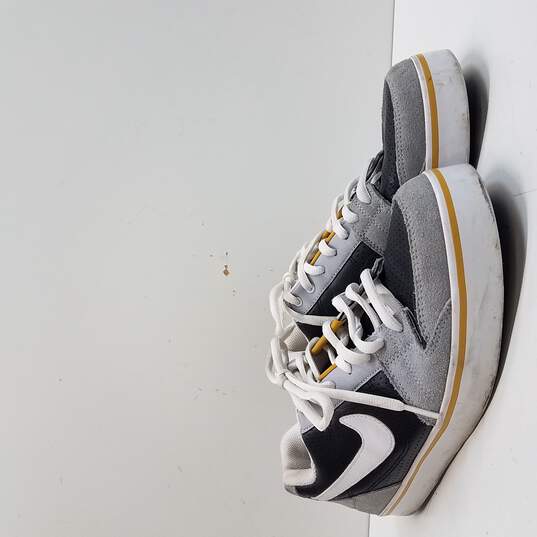 over het algemeen Boodschapper Betrokken Buy the Nike Ruckus Low Sneakers Men's Size 10 | GoodwillFinds