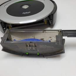 iRobot Roomba *UNTESTED P/R No AC Power #690 Robotic Vacuum Cleaner alternative image