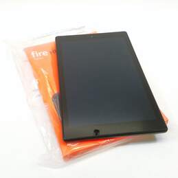 Amazon Fire HD 10 M2V3R5 32GB 11th Gen Tablet with Case
