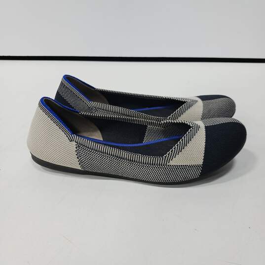 Women's Gray Flats Size 7 image number 4