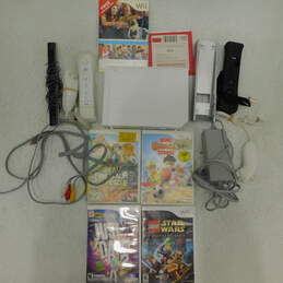 Nintendo Wii 2 Controllers And 4 Games Lego Star Wars