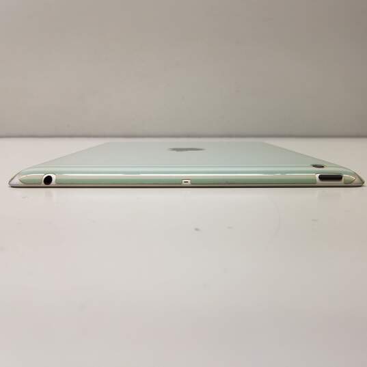Apple iPad (3rd Gen) A1403 16GB - White image number 5
