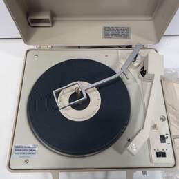 Vintage General Electric V631N Portable Phonograph alternative image