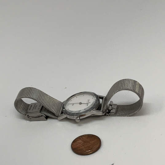 Designer Skagen 139SSS Silver-Tone Mesh Strap Round Dial Analog Wristwatch image number 2