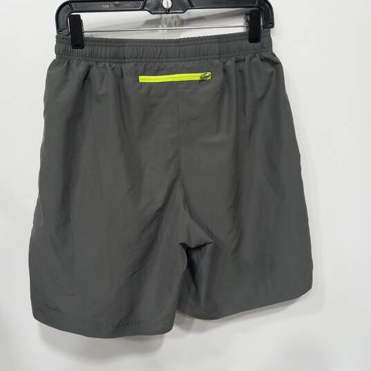 UNDER ARMOUR FITTED HEAT GEAR GREY AND GREEN SHORTS SIZE M image number 2