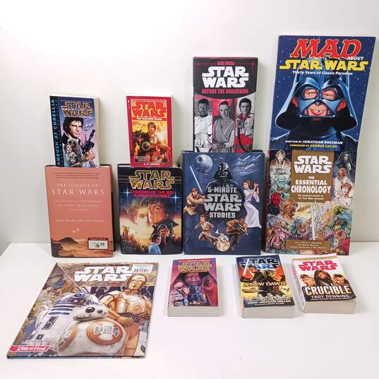 Bundle of Twelve Assorted Star Wars Books image number 1