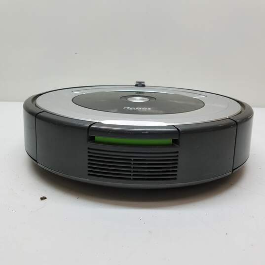 iRobot Roomba Model 690 Robotic Vacuum Cleaner image number 3