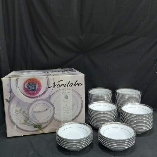 Noritake Contemporary Majestic Platinum Boxed Dishes image number 1