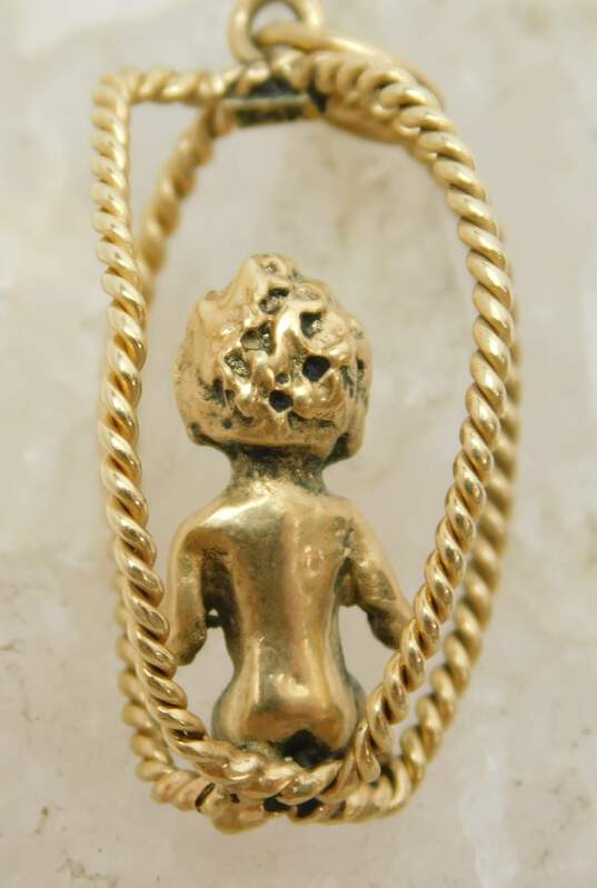 14K Gold Unique Child Baby Figural Rope Wire Swing Pendant 5.8g image number 4