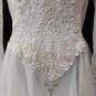 Vintage Unbranded Women's White Lace Beaded Wedding Dress image number 6