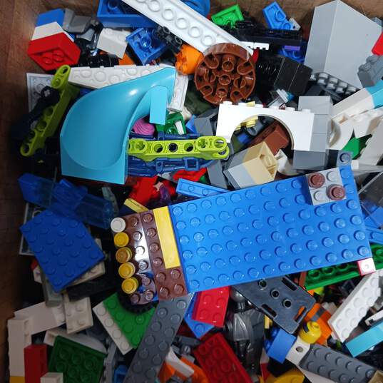 9.4lbs of Assorted LEGO Building Bricks image number 2