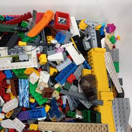 Bundle of 7lbs of Assorted Lego Building Bricks alternative image
